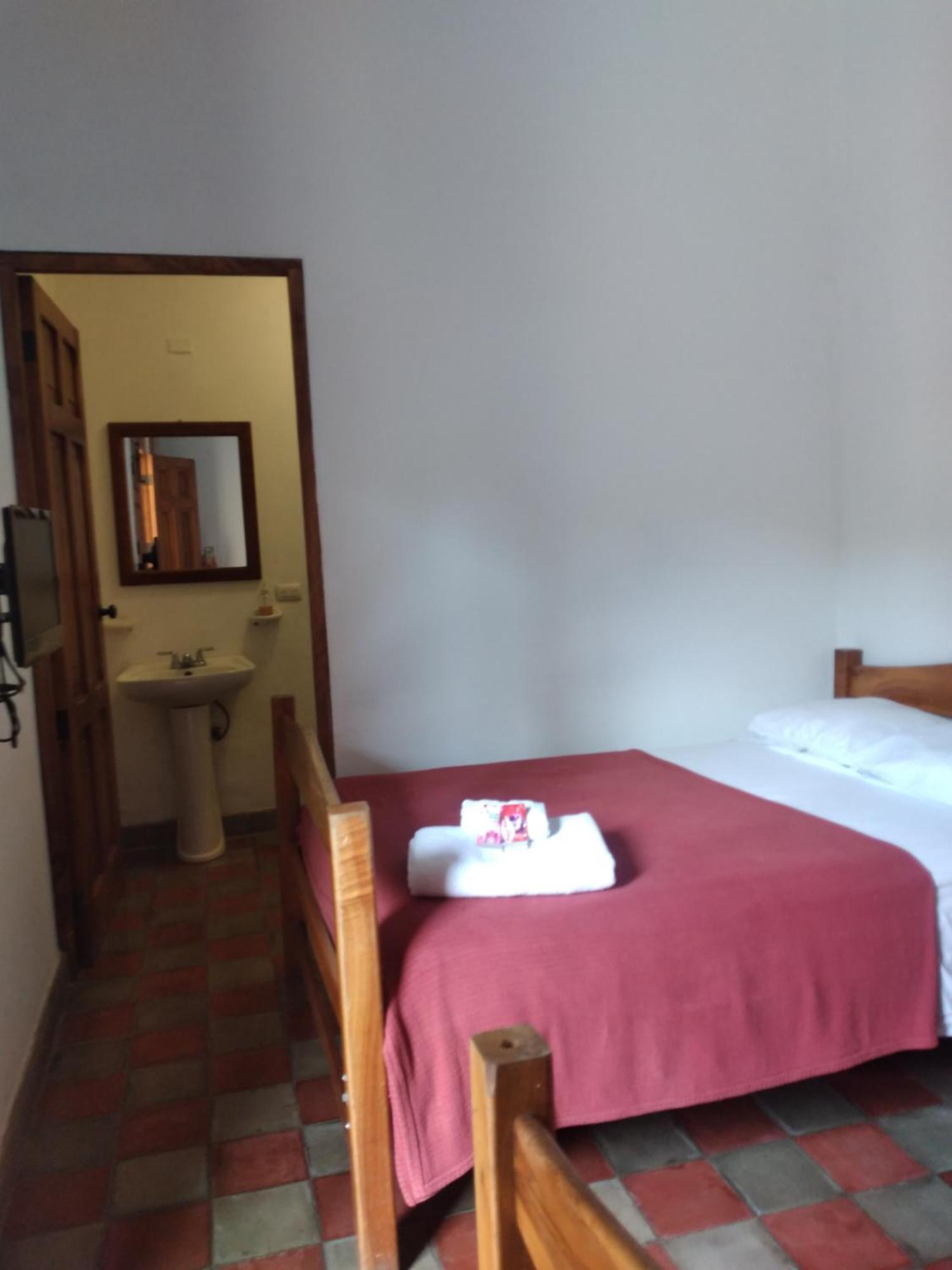 Colonial Victonella 3*