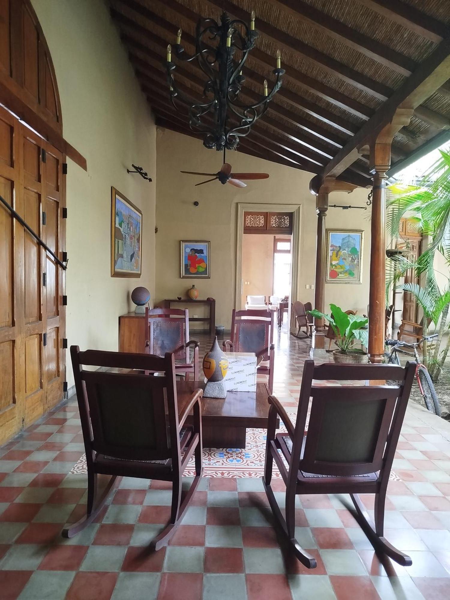 Colonial Victonella